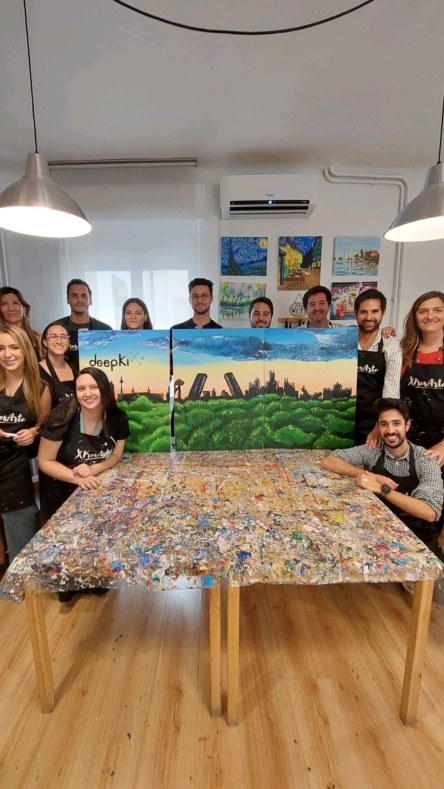 cuadro pintado por una empresa con vino en madrid xpresarte